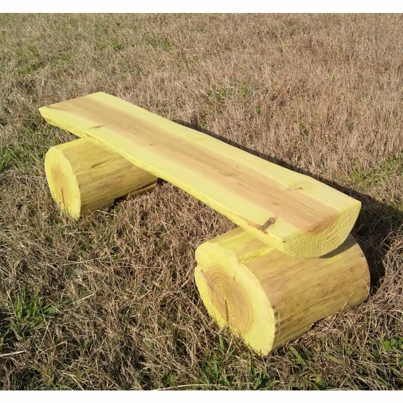 樹齢150年超の杉の丸太で作ったベンチ