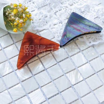 日本同步爆款大理石琥珀感電光三角形爪夾出口單1入