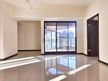 @馥樂樂-美景露台戶3樓-近家樂福輕軌-好閃亮｜新北市淡水區中山北路三段