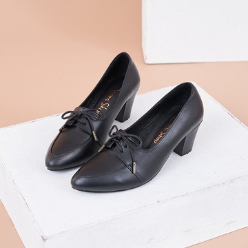 寬楦踝靴_綁帶尖頭粗跟鞋 黑色