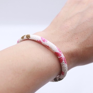 日本製手作 白×粉色和風縮緬細款手環