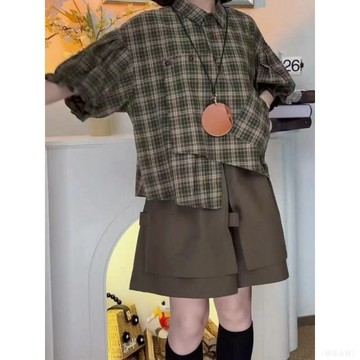 🌷臺灣出貨🌷夏季複古綠色格子不對稱襯衫短袖上衣+小衆花苞寬鬆通懃百搭短褲日韓穿搭 套裝女 夏季女裝 女裝 顯瘦套裝 格紋