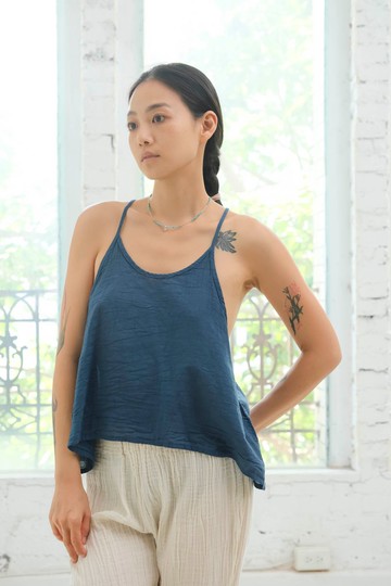 Y背細肩帶上衣 / 慕斯布 墨水藍