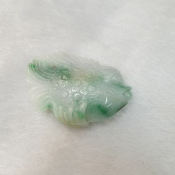逸品軒～天然緬甸玉A貨-Z6342-細糯白底青魚墜子長48.6mm寬33.7mm厚13.2mm