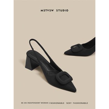 婭館 黑色包頭涼鞋女夏季2025新款方扣淺口后絆帶尖頭粗跟高跟鞋