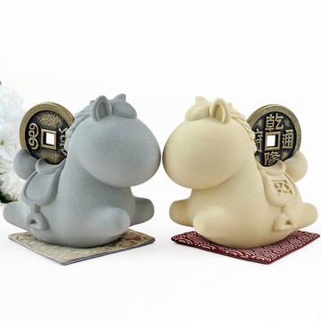 3XL號水泥 聚富馬 馬上有錢擺飾| 馬上有錢 開運禮盒 新年禮物