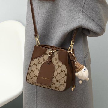 潮牌水桶包包女2024韓版新款時尚百搭高級感手提包單肩包斜挎女包