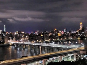 台北橋捷運河景邊間原三房現況二房平面車位｜新北市三重區長元街