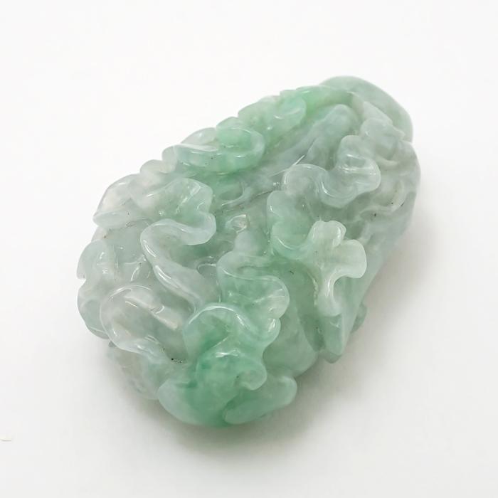 ミャンマー翡翠 白菜×如意 彫り物 一点もの Jade Jadeite ひすい ヒスイ 翡翠 お守り 彫物 天然石 パワーストーン カラーストーン