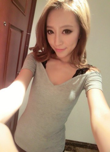 修身性感V領漏肩短袖t恤女夏季花邊帶上衣大碼女裝胖mm半袖打底衫1入