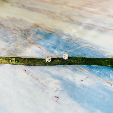 925純銀 / 鏤空小球耳針 • 秀氣可愛