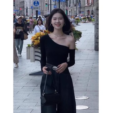 黑色斜肩長袖t恤女2025春季新款設計感小眾洋氣減齡辣妹露肩上衣