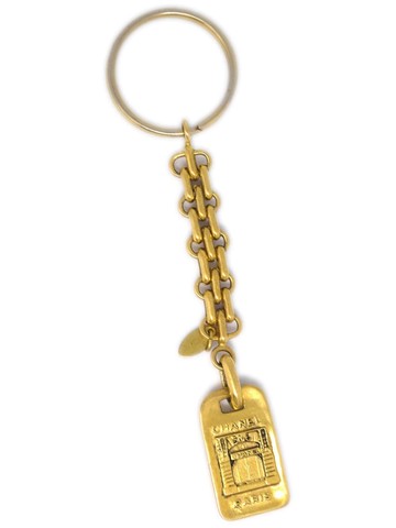 CHANEL Pre-Owned - 1990-2000s logo-engraved plate keyring - women - Gold Plated - One Size
