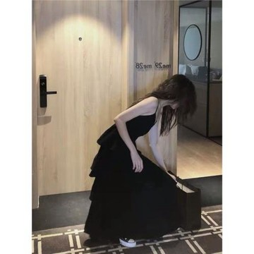 赫本小黑裙泫雅風輕成熟女吊帶打底性感黑色連衣裙子遮肉長裙夏季