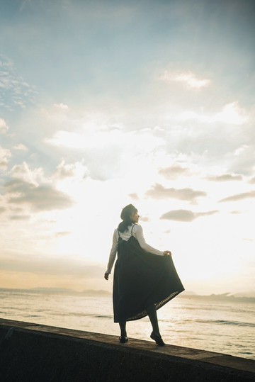 麻質荷葉邊吊帶裙子