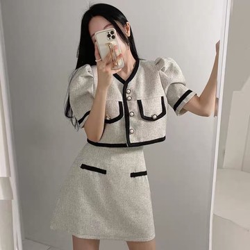特價*白現貨秒出♥️【JinG】千金小香風套裝*珍珠釦短袖上衣+A字短裙♥️奢華質感 氣質短版上衣