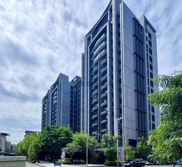 惠宇謙仁頂樓帝王視野三房平車稀有釋出｜台中市南區建國南路一段