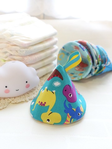 新手媽媽恩物 - 男寶寶專用換片防尿隔尿保護套 。恐龍