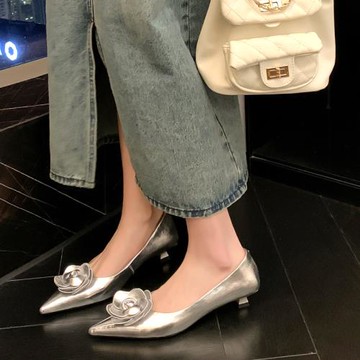 全真皮法式山茶花朵小跟高跟鞋女尖頭單鞋細跟溫柔仙女風銀色名媛