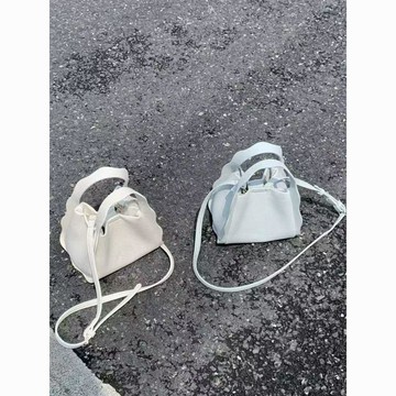 女包 輕奢小眾手提包 水桶包 單肩包 斜挎包 流行女包春季新品流行小衆手提水桶包包女2025高級感百搭小方包單肩斜挎包