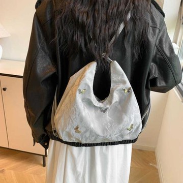 休閑軟妹大容量包包女2024新款時尚通勤雙肩后背包多用單肩水桶包