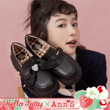 Ann’S X Sanrio三麗鷗 HELLO KITTY聯名 兩穿可拆煥彩愛心寶石大蝴蝶素面小金條 厚底學院樂福鞋4.5cm-黑
