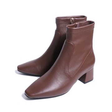 俐落不平凡彈力親膚羊皮粗高跟短靴咖色