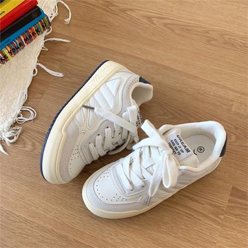小眾復古厚底面包鞋女2026春季新款皮面小白鞋ins百搭休閑板鞋潮