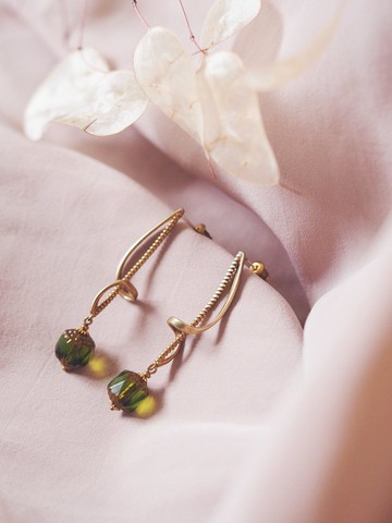 弓形流線 不對稱復古玻璃珠耳環 綠