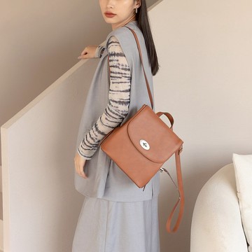 轉釦翻蓋後背包