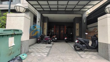 德賢&德祥商圈獨棟收租電梯透天#22間大套房｜高雄市楠梓區德祥路