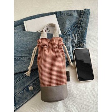 杯套手提小拎包手工布藝通用新款棉麻懷舊格子抽口水桶水杯袋女生