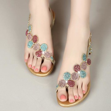 2025夏季新款平底水鉆真皮涼鞋女波西米亞旅游沙灘鞋水鉆夾趾女鞋