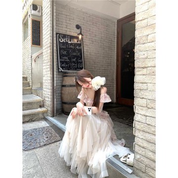 (免運)Q女家花期沉香/一字肩碎花吊帶上衣不規則紗裙套裝夏日絕美小裙子