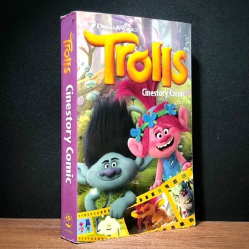 ◤絕版稀有 英 電影版彩色漫畫《Dreamworks Trolls Cinestory Comic》夢工廠 2023