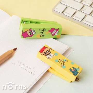 【Norns】蠟筆小新可攜式釘書機- Norns Original Design 正版授權文具 可收闔迷你釘書機(每款式最少需購買3件)