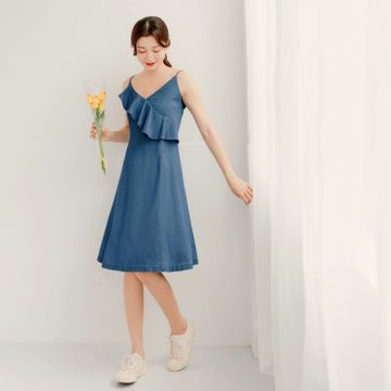 OB嚴選-涼感．天絲丹寧荷葉收腰牛仔中洋裝《DA9346-》