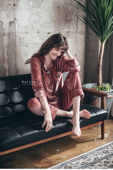 美琪 (親膚柔軟)秋겨울冬韓國新品絲絨簡約純色開衫女睡衣家居服寬鬆休閒편안한套裝