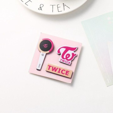 偶像周邊✨高CP值 kpop應援燈 胸針套裝 周邊官方同款飯制粉墨twice 十七NCT胸針 閨蜜禮物 交換禮物