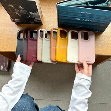 由里公園ins高級感秋冬復古皮質純色標簽15適用17pro蘋果17ProMax手機殼iPhone16全包17新款14Promax保護套13