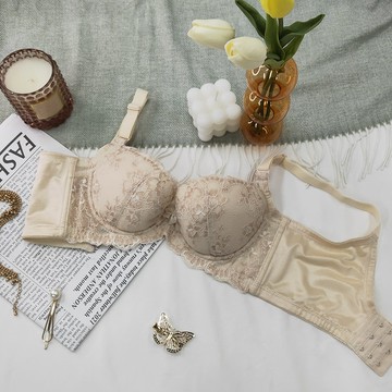 【曼黛瑪璉】深溝低脊心內衣 B-D罩杯(裸膚)