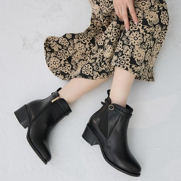 英倫風細帶釦飾粗跟切爾西短靴 黑 GB543BK