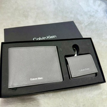 【CK｜全新】現貨 CALVIN KLEIN 短夾 禮盒 素色 防刮紋 耳機包 禮盒組｜Little Bee 小蜜蜂精品