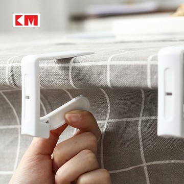 桌布固定夾 4個裝 KM 桌巾防滑固定器麻將桌夾麻將紙夾 防風夾子 餐桌布夾子 餐桌夾【AG0404】《約翰家庭百貨