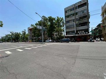 鼎山家樂福輕軌旁｜正25米路上｜黃金透天店住｜高雄市三民區鼎山街