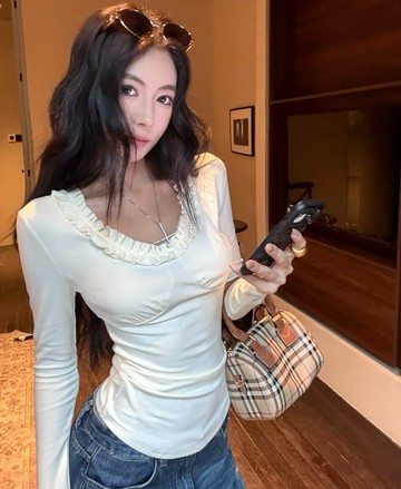 VIVILIAN性感露背荷葉邊U領修身顯瘦上衣