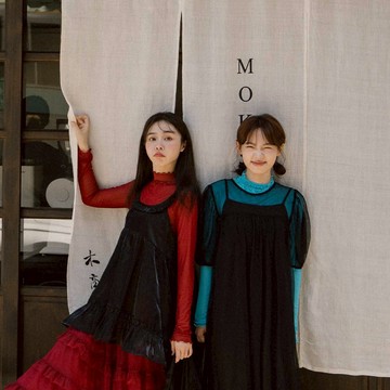 QUEENSHOP_F 飽和色系木耳邊透膚上衣 七色售 現+預 【01099100】