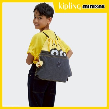 KIPLING x MINIONS 小小兵牛仔造型拉鍊束口袋後背包-SUPERTABOO