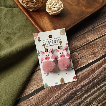 刺繡耳環 | 耳夾 / 耳釘 - 小豬毛球 | Littdlework