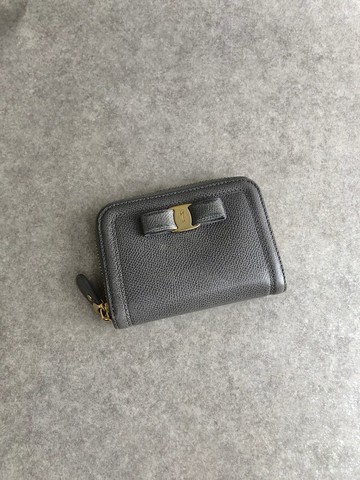 【日本直送 名牌中古包】Salvatore Ferragamo 灰色 Vara 蝴蝶結 皮革 零錢包 卡片夾 精品 vintage bvh27m